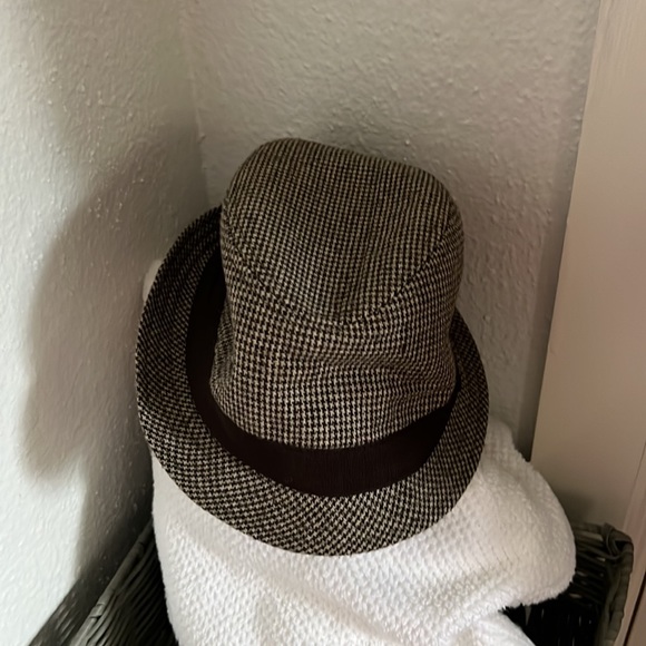 Fedora cap 🧢 for a fancy date night out. Feeling Lucky 🍀 ??? - Picture 2 of 3